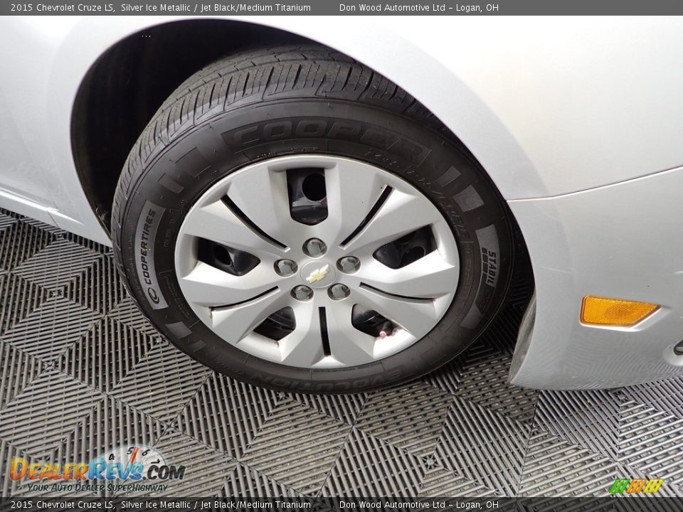 2015 Chevrolet Cruze LS Silver Ice Metallic / Jet Black/Medium Titanium Photo #32