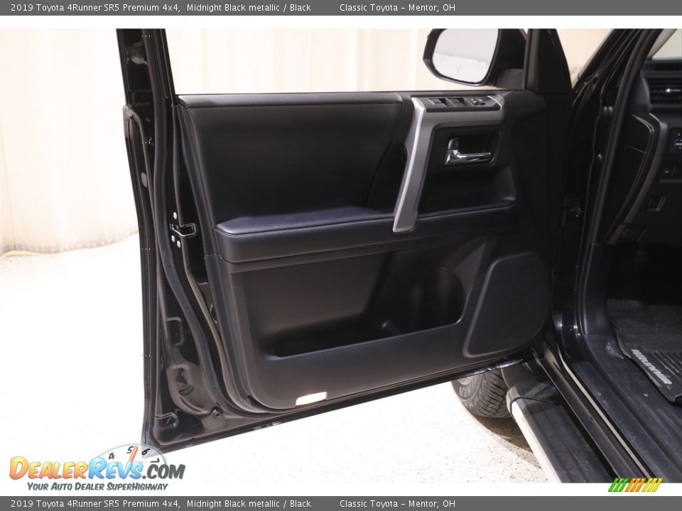 2019 Toyota 4Runner SR5 Premium 4x4 Midnight Black metallic / Black Photo #4