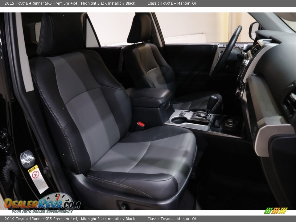 2019 Toyota 4Runner SR5 Premium 4x4 Midnight Black metallic / Black Photo #15