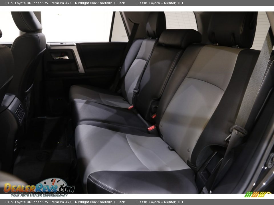 2019 Toyota 4Runner SR5 Premium 4x4 Midnight Black metallic / Black Photo #17