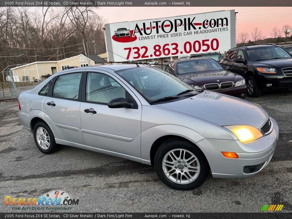 2005 Ford Focus ZX4 SE Sedan CD Silver Metallic / Dark Flint/Light Flint Photo #1