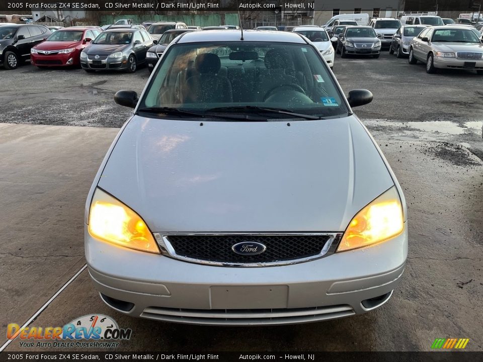 2005 Ford Focus ZX4 SE Sedan CD Silver Metallic / Dark Flint/Light Flint Photo #12