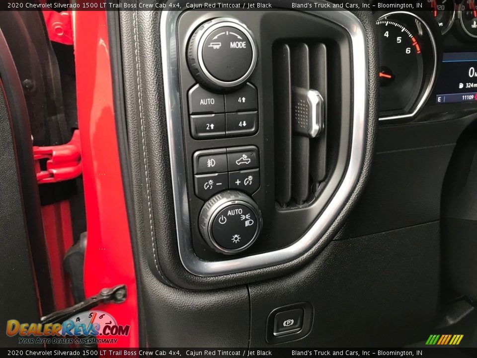 Controls of 2020 Chevrolet Silverado 1500 LT Trail Boss Crew Cab 4x4 Photo #15