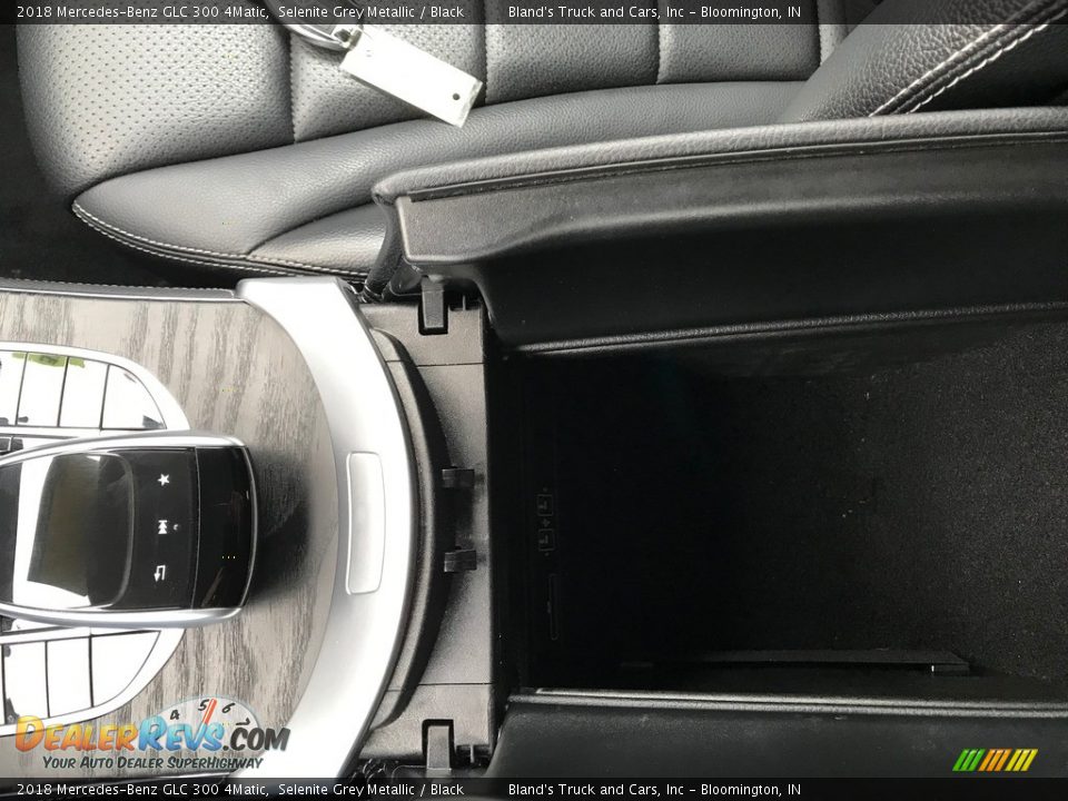 2018 Mercedes-Benz GLC 300 4Matic Selenite Grey Metallic / Black Photo #31
