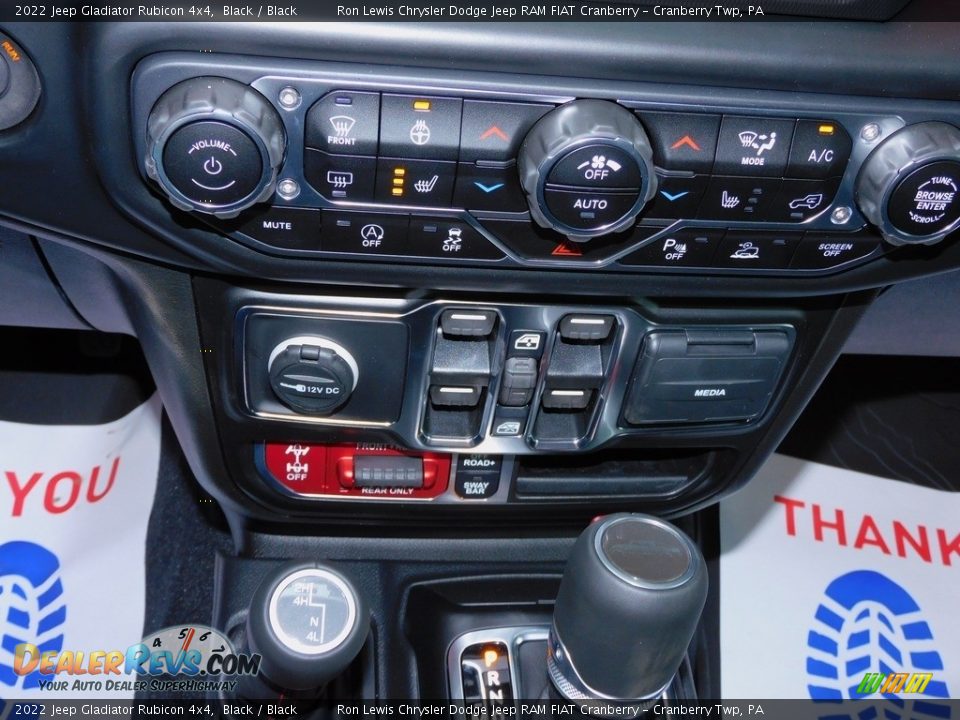 Controls of 2022 Jeep Gladiator Rubicon 4x4 Photo #17