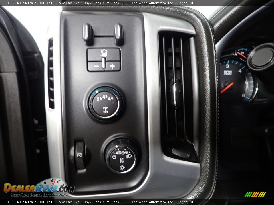 Controls of 2017 GMC Sierra 2500HD SLT Crew Cab 4x4 Photo #19