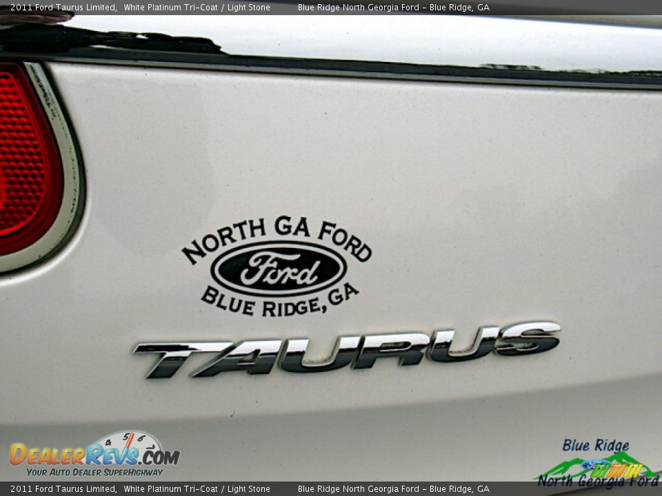 2011 Ford Taurus Limited White Platinum Tri-Coat / Light Stone Photo #28