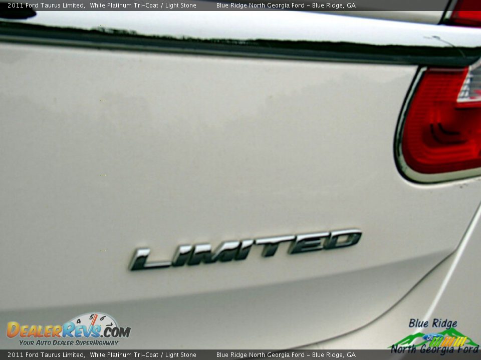 2011 Ford Taurus Limited White Platinum Tri-Coat / Light Stone Photo #29
