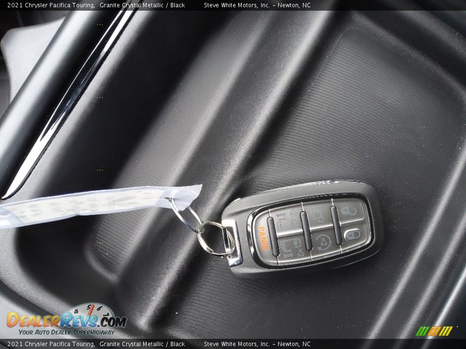 2021 Chrysler Pacifica Touring Granite Crystal Metallic / Black Photo #29