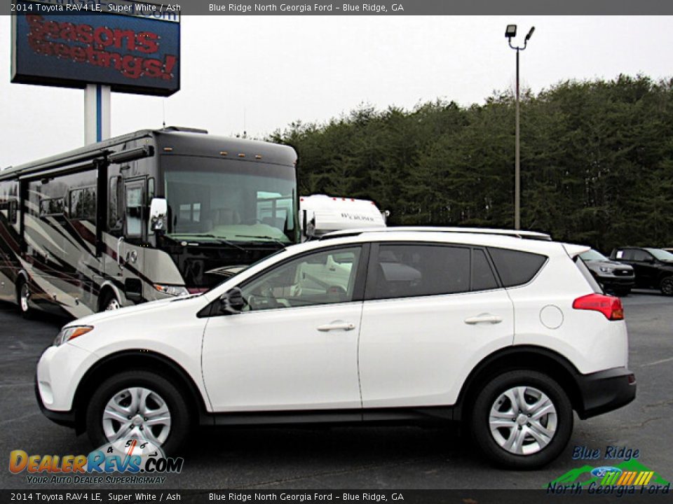 Super White 2014 Toyota RAV4 LE Photo #2