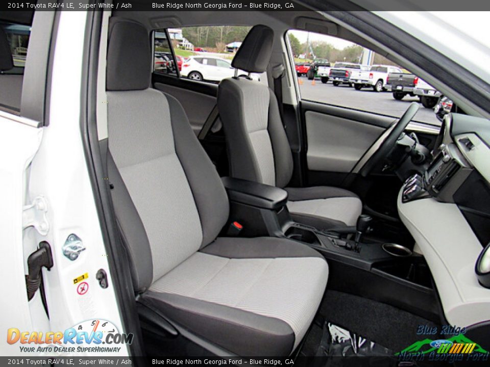 2014 Toyota RAV4 LE Super White / Ash Photo #12