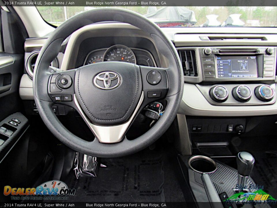 Controls of 2014 Toyota RAV4 LE Photo #15