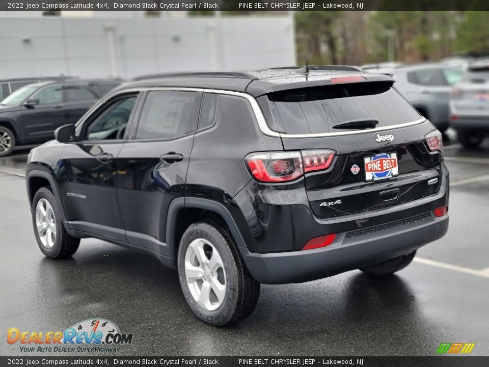 2022 Jeep Compass Latitude 4x4 Diamond Black Crystal Pearl / Black Photo #4