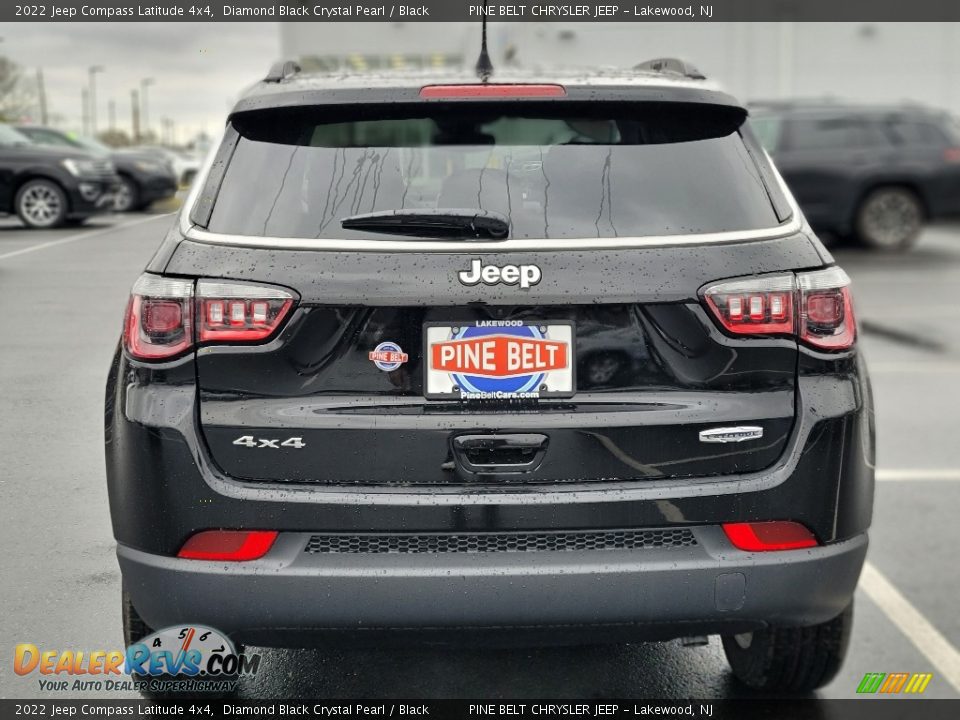 2022 Jeep Compass Latitude 4x4 Diamond Black Crystal Pearl / Black Photo #5