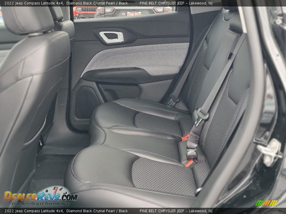 2022 Jeep Compass Latitude 4x4 Diamond Black Crystal Pearl / Black Photo #6