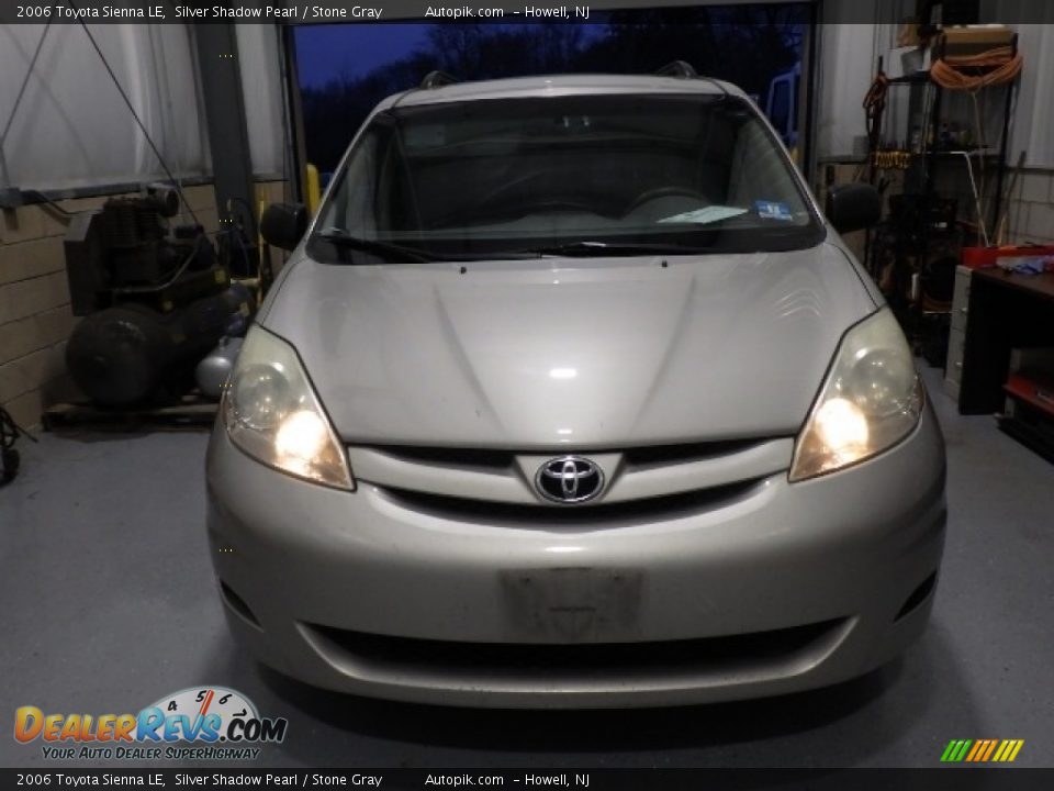 2006 Toyota Sienna LE Silver Shadow Pearl / Stone Gray Photo #2