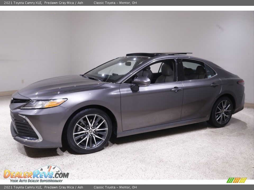 Front 3/4 View of 2021 Toyota Camry XLE Photo #3