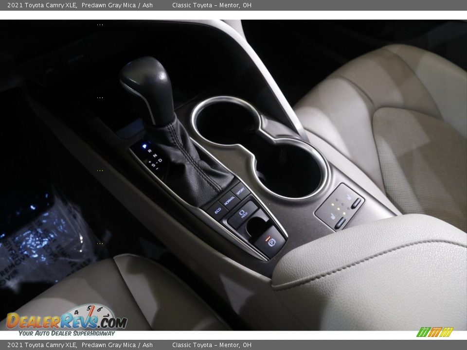 2021 Toyota Camry XLE Shifter Photo #12