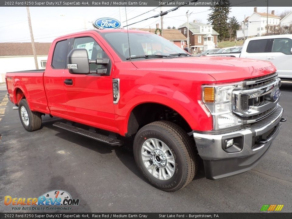 Front 3/4 View of 2022 Ford F250 Super Duty XLT SuperCab 4x4 Photo #8