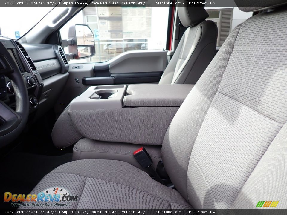 Front Seat of 2022 Ford F250 Super Duty XLT SuperCab 4x4 Photo #11