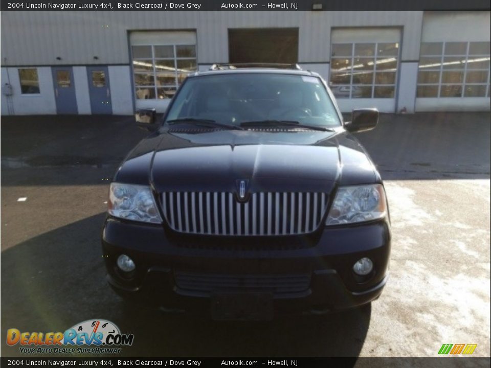 2004 Lincoln Navigator Luxury 4x4 Black Clearcoat / Dove Grey Photo #2