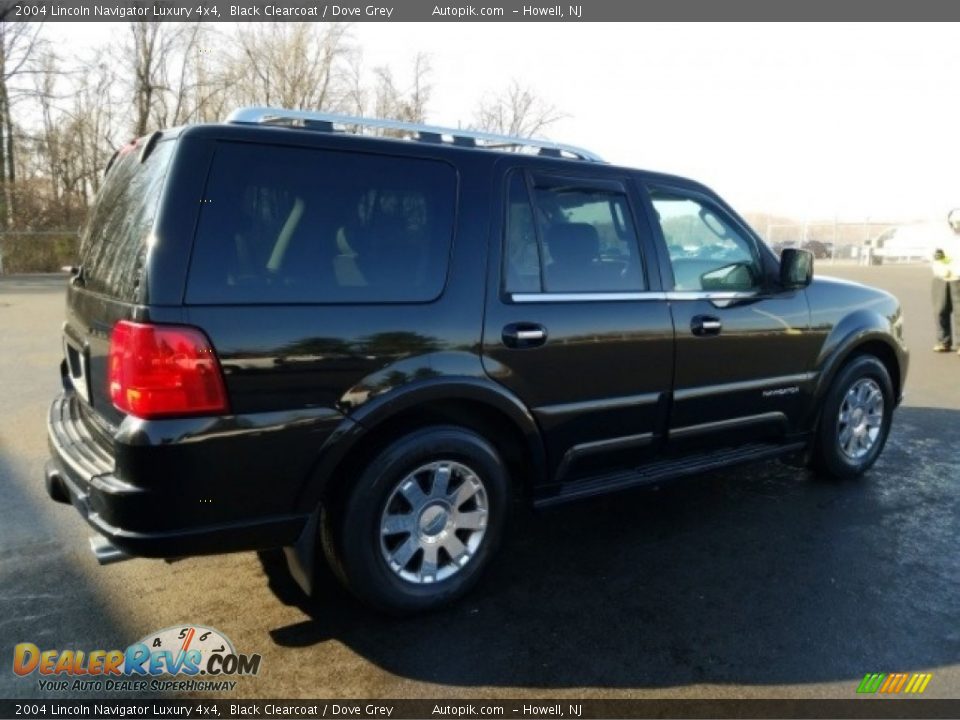 2004 Lincoln Navigator Luxury 4x4 Black Clearcoat / Dove Grey Photo #3