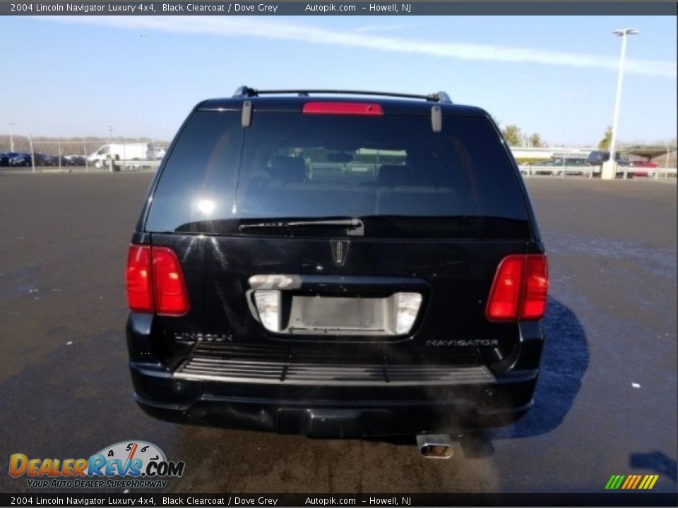 2004 Lincoln Navigator Luxury 4x4 Black Clearcoat / Dove Grey Photo #4
