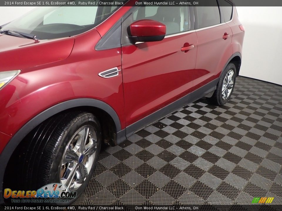 2014 Ford Escape SE 1.6L EcoBoost 4WD Ruby Red / Charcoal Black Photo #10