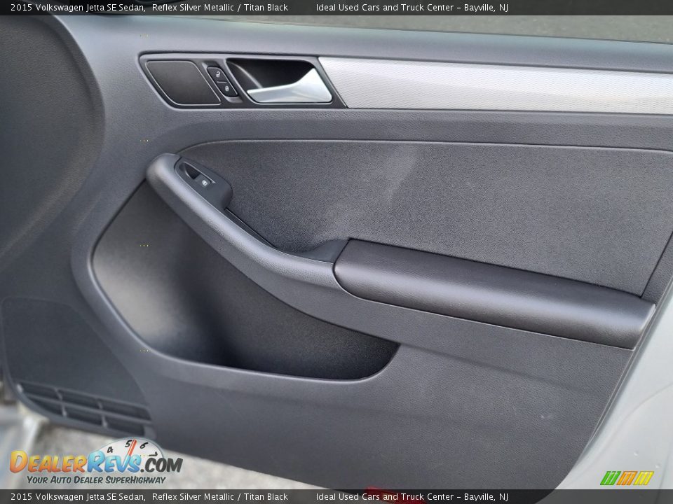 Door Panel of 2015 Volkswagen Jetta SE Sedan Photo #9