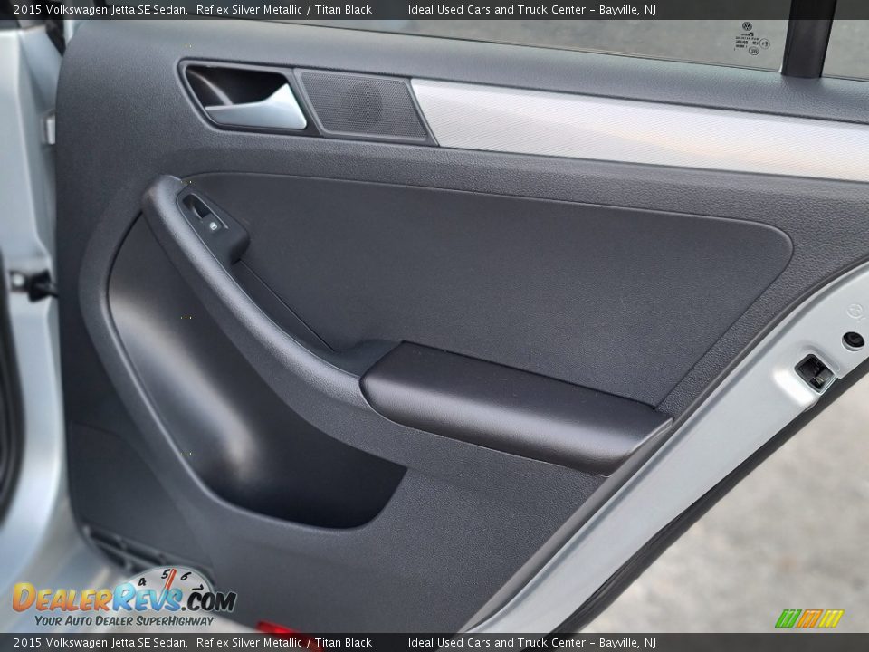 Door Panel of 2015 Volkswagen Jetta SE Sedan Photo #13