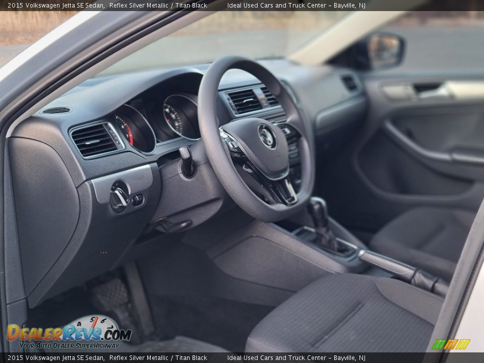 Front Seat of 2015 Volkswagen Jetta SE Sedan Photo #15