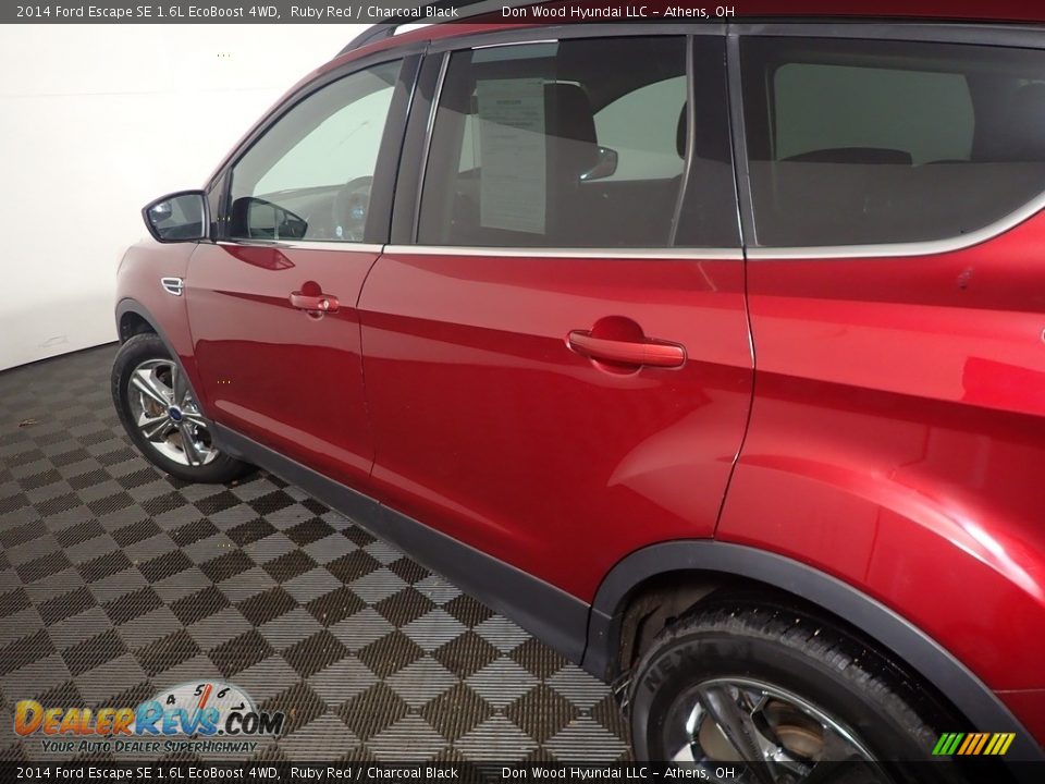 2014 Ford Escape SE 1.6L EcoBoost 4WD Ruby Red / Charcoal Black Photo #18