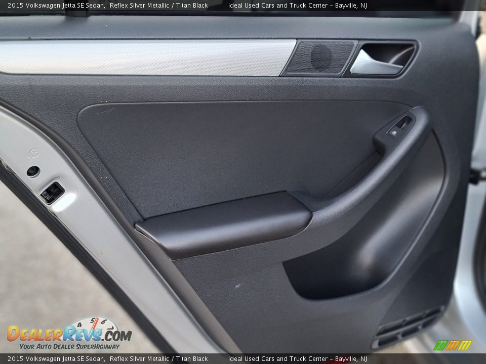 Door Panel of 2015 Volkswagen Jetta SE Sedan Photo #18