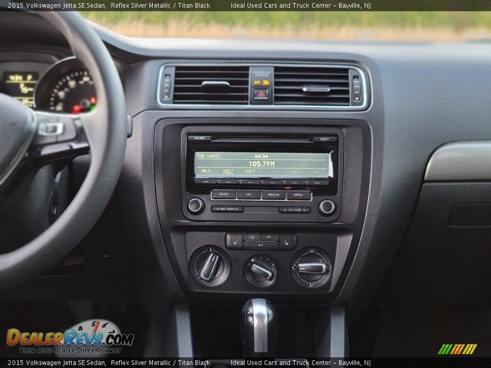 Controls of 2015 Volkswagen Jetta SE Sedan Photo #22