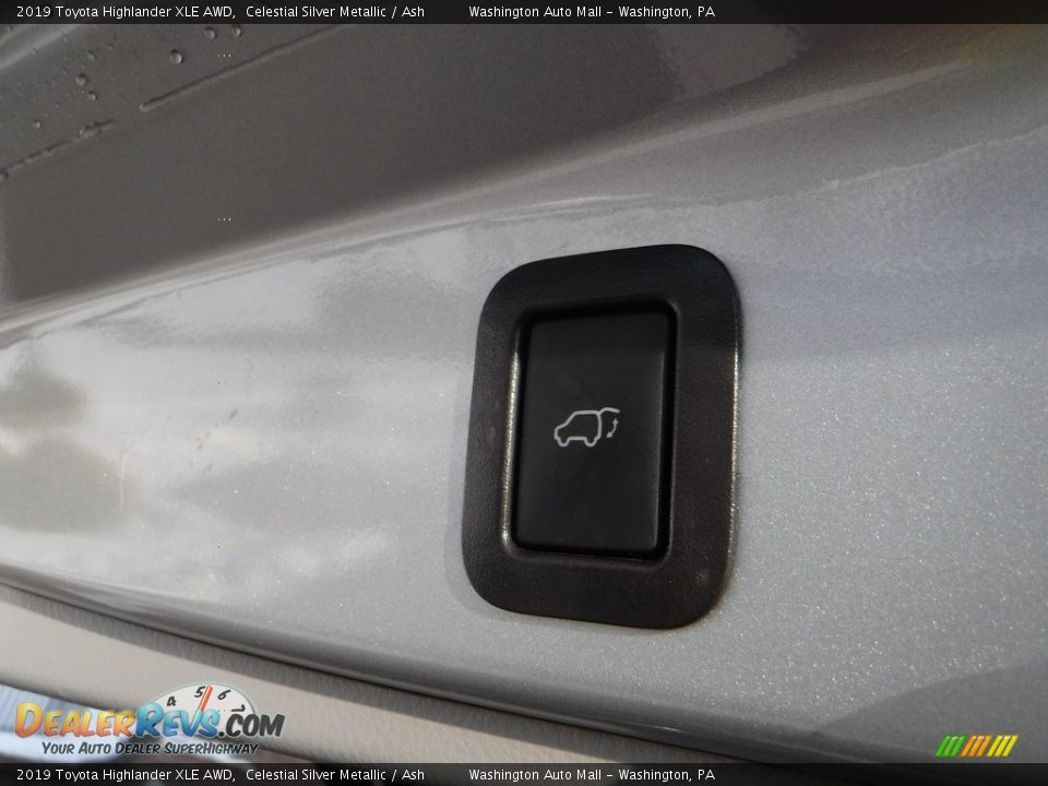 2019 Toyota Highlander XLE AWD Celestial Silver Metallic / Ash Photo #31