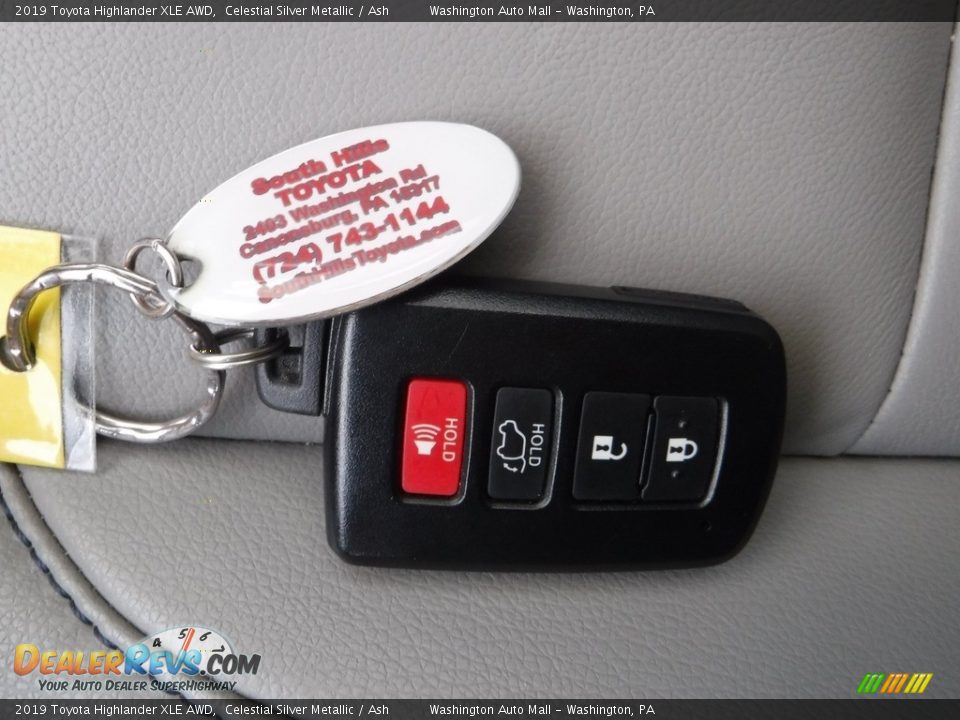 2019 Toyota Highlander XLE AWD Celestial Silver Metallic / Ash Photo #32