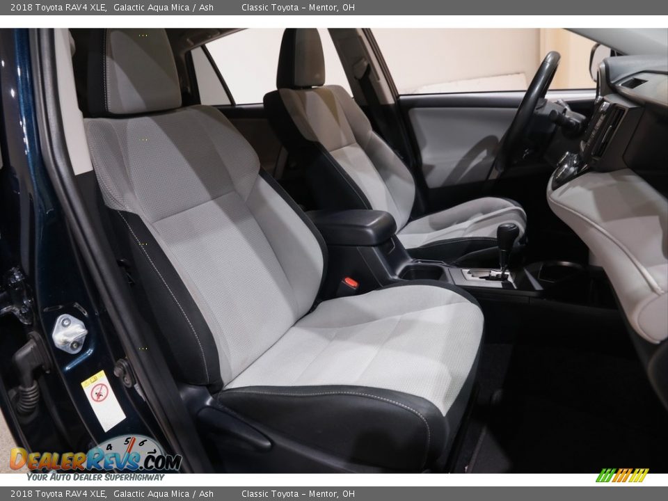 2018 Toyota RAV4 XLE Galactic Aqua Mica / Ash Photo #15