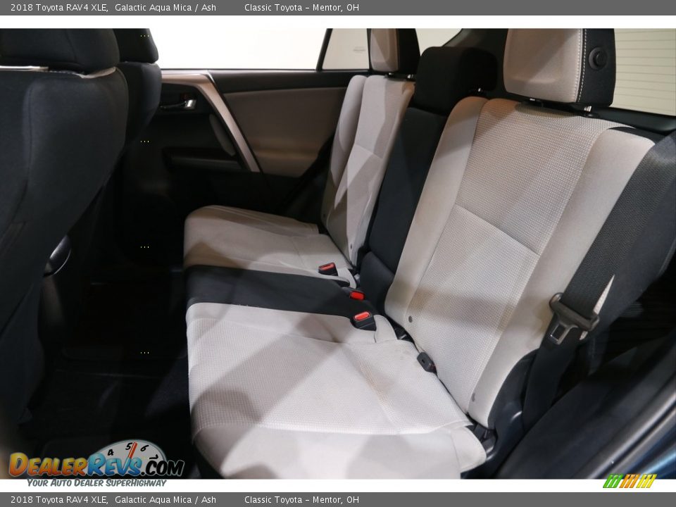 2018 Toyota RAV4 XLE Galactic Aqua Mica / Ash Photo #17