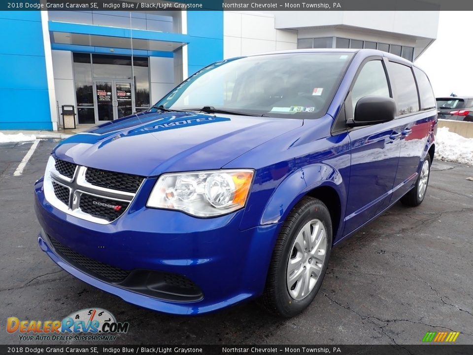 Front 3/4 View of 2018 Dodge Grand Caravan SE Photo #2