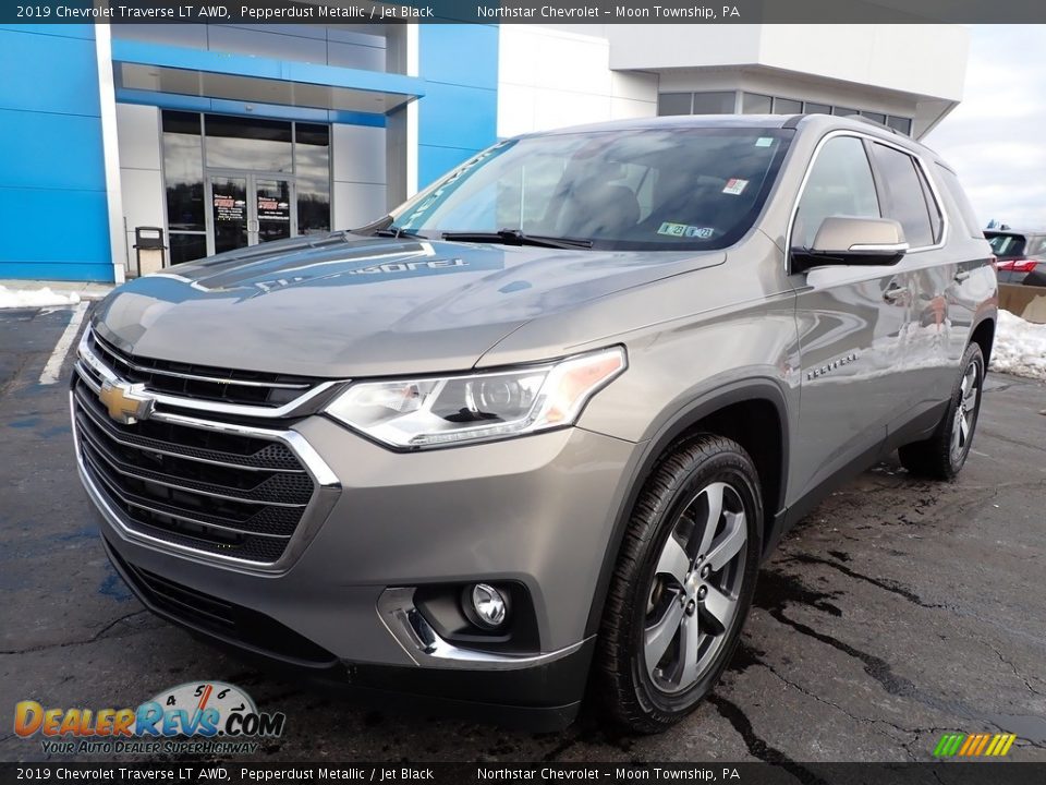 2019 Chevrolet Traverse LT AWD Pepperdust Metallic / Jet Black Photo #2