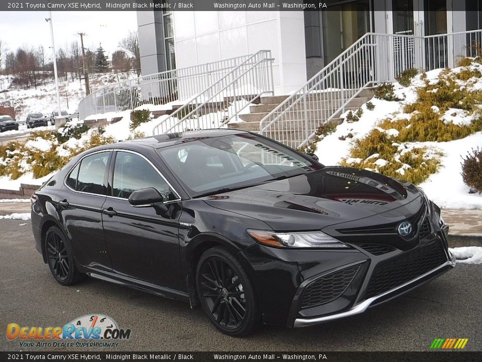 Front 3/4 View of 2021 Toyota Camry XSE Hybrid Photo #1