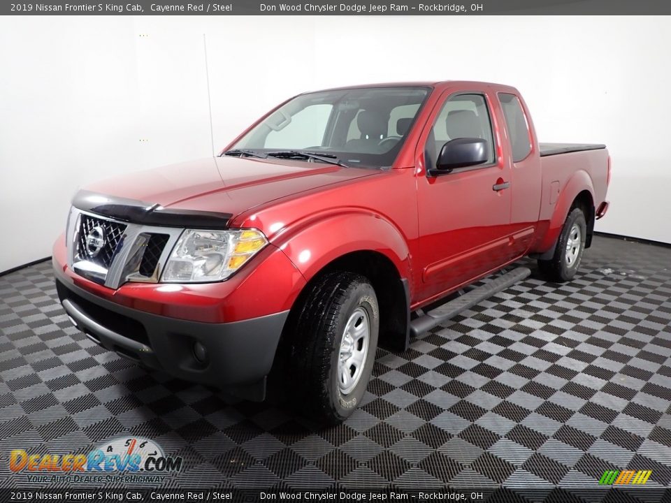 Front 3/4 View of 2019 Nissan Frontier S King Cab Photo #9