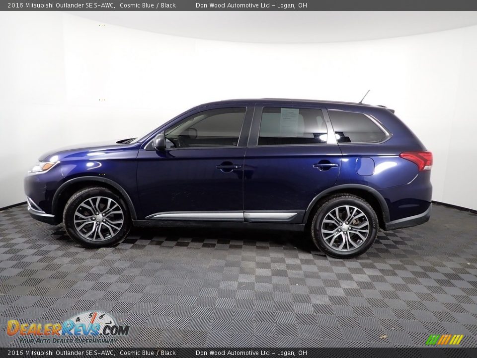 Cosmic Blue 2016 Mitsubishi Outlander SE S-AWC Photo #8