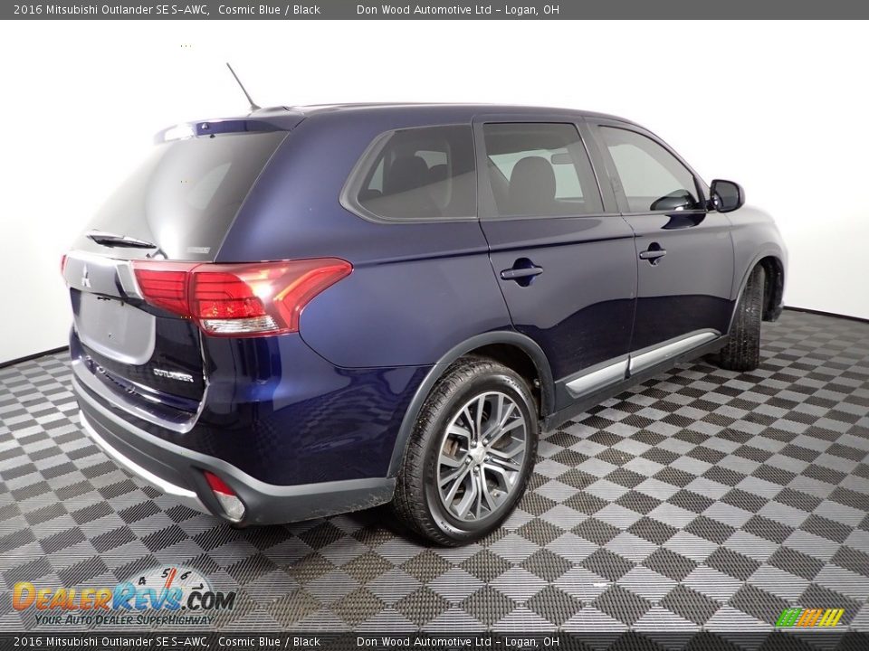 2016 Mitsubishi Outlander SE S-AWC Cosmic Blue / Black Photo #13