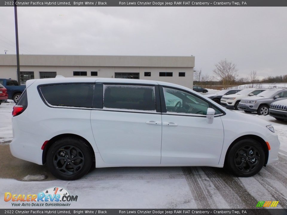 Bright White 2022 Chrysler Pacifica Hybrid Limited Photo #4