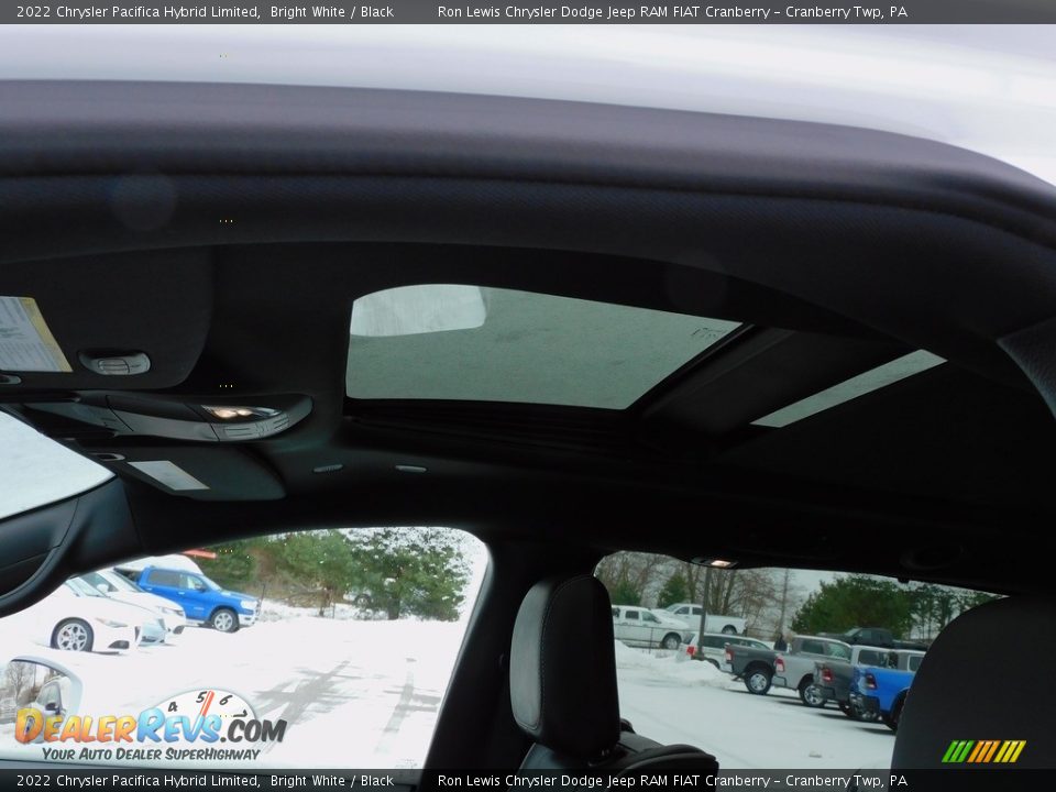 Sunroof of 2022 Chrysler Pacifica Hybrid Limited Photo #17