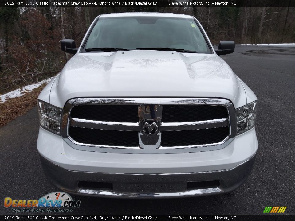 2019 Ram 1500 Classic Tradesman Crew Cab 4x4 Bright White / Black/Diesel Gray Photo #4