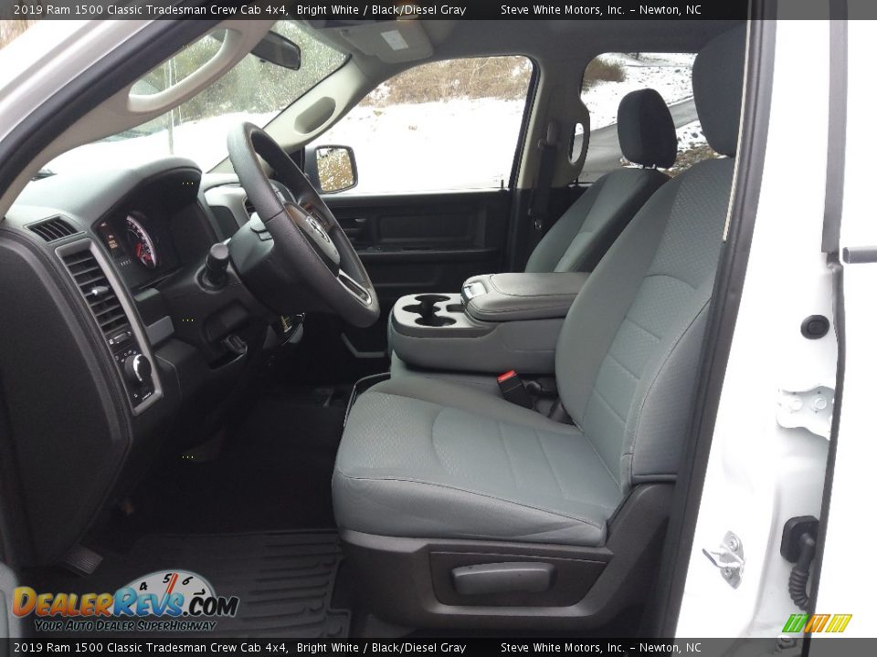 2019 Ram 1500 Classic Tradesman Crew Cab 4x4 Bright White / Black/Diesel Gray Photo #12