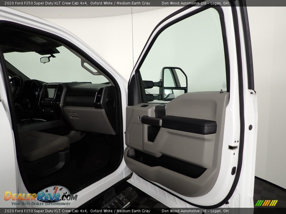 2020 Ford F350 Super Duty XLT Crew Cab 4x4 Oxford White / Medium Earth Gray Photo #31