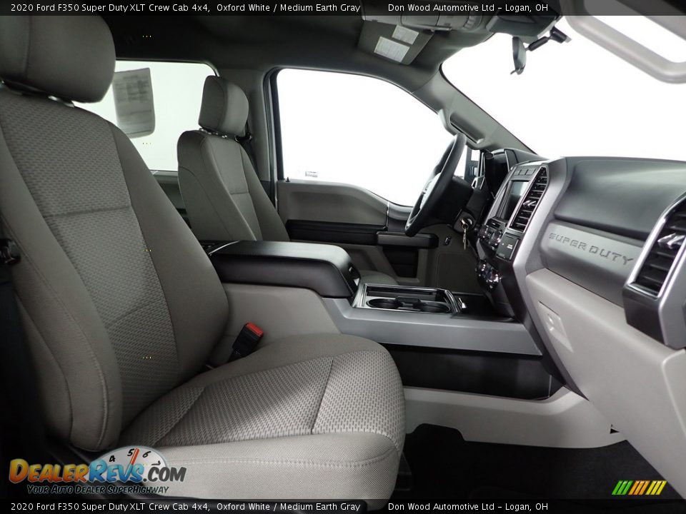 2020 Ford F350 Super Duty XLT Crew Cab 4x4 Oxford White / Medium Earth Gray Photo #32